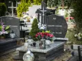Ile kosztuje krzyż na cmentarz? Sprawdź ceny i porady