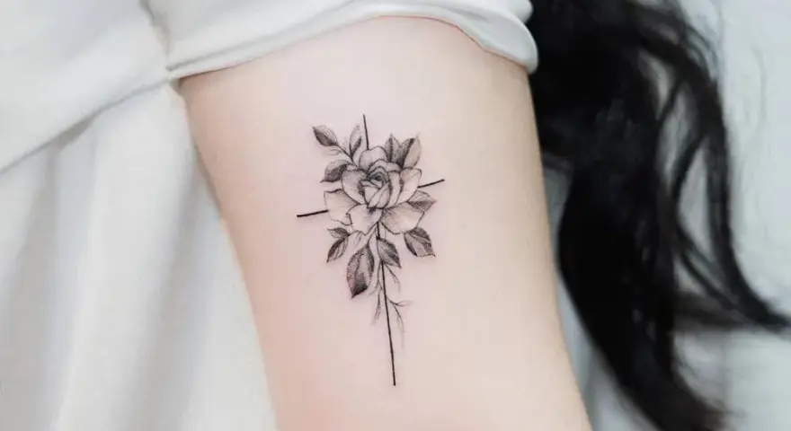 Tatuaż z krzyżem: Znaczenie, symbolika i inspiracje