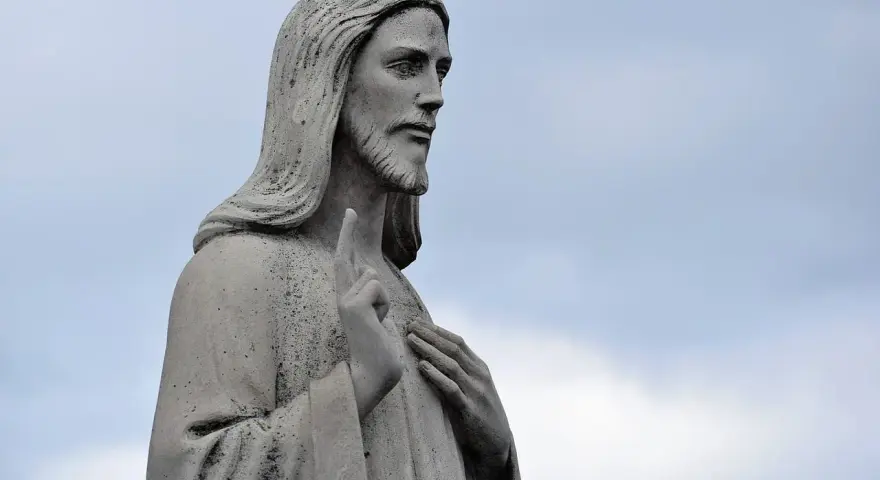 Kamienna rzeźba Jezusa z podniesionym palcem, jakby mówił "pamiętajcie o Syjonie", nawiązując do psalm 137.